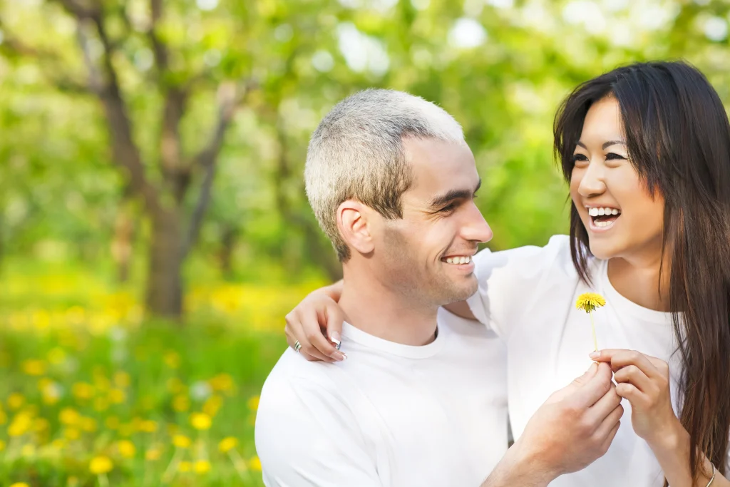 Happy couple representing mood improvement benefits of Mucuna Pruriens L‑DOPA supplement